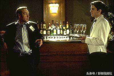 《美国丽人》汁源中年大叔无意中爱上女儿同学从此一发不可收拾