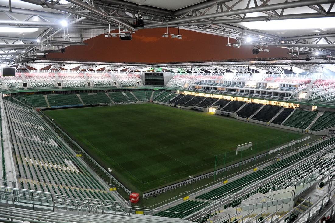 荷兰vs波兰什么球场,欧洲国家足球厉害吗