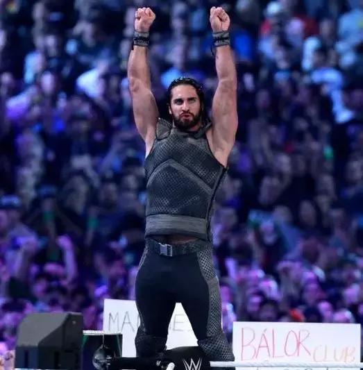 罗曼雷恩斯穿捍卫者防弹衣,wwe罗曼高光时刻