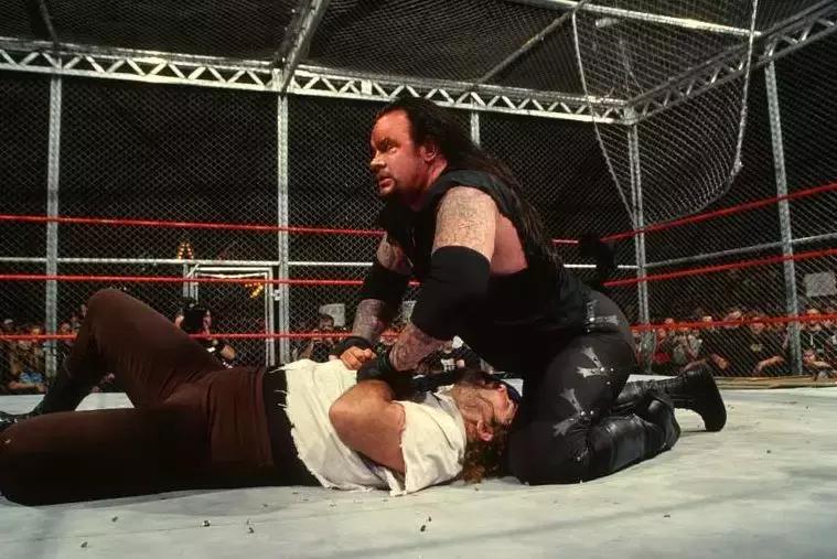 wwe罗曼名场面,wwe罗曼雷恩斯的防弹衣