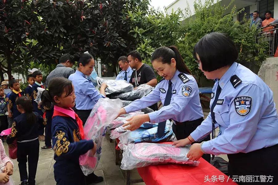 丽江公安走进宁蒗拉伯乡与小朋友们共度六一