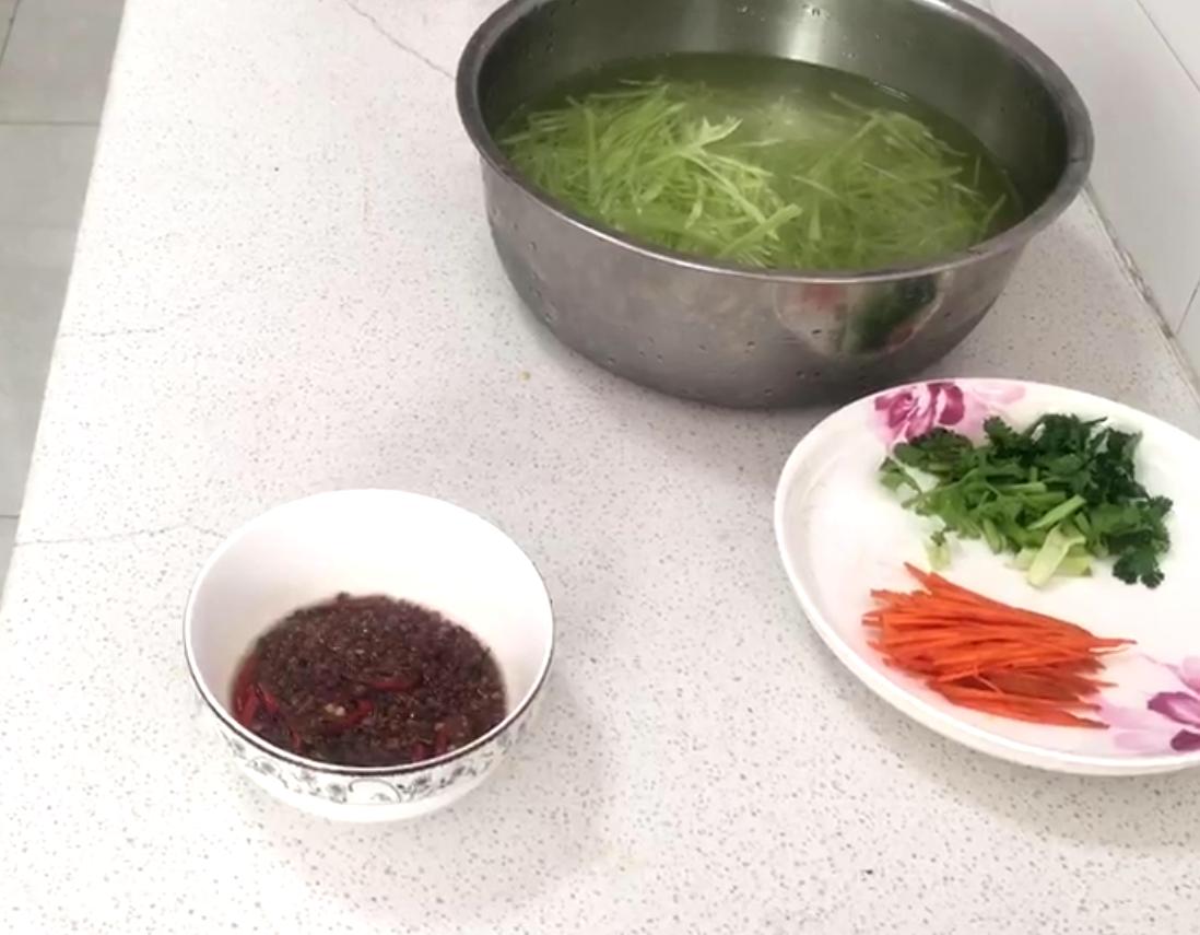 莴笋这样做五分钟搞定一吃就上瘾,这才是莴笋最好吃的做法脆爽滑嫩