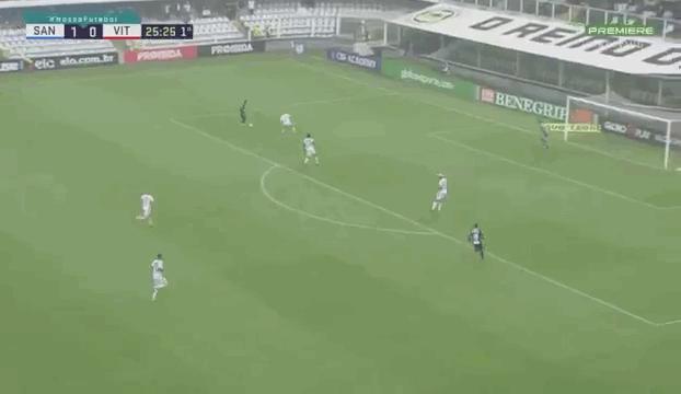 桑托斯内马尔巴甲,18岁妖星上演帽子戏法