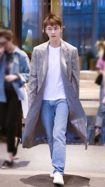 陈伟霆街舞团同款裤子,陈伟霆热血街舞团的发型