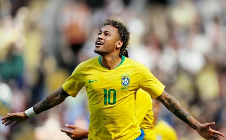 内马尔ins晒受伤照,内马尔赛后再次晒出腹肌照