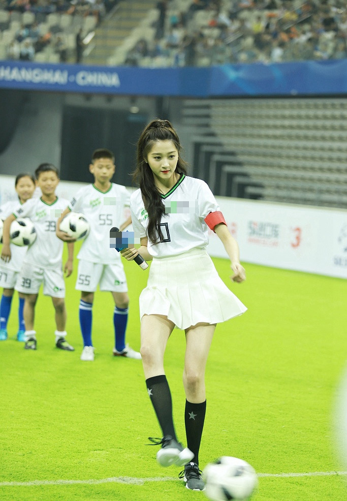 杨幂baby娇嫩明艳,杨幂baby身着高定礼服