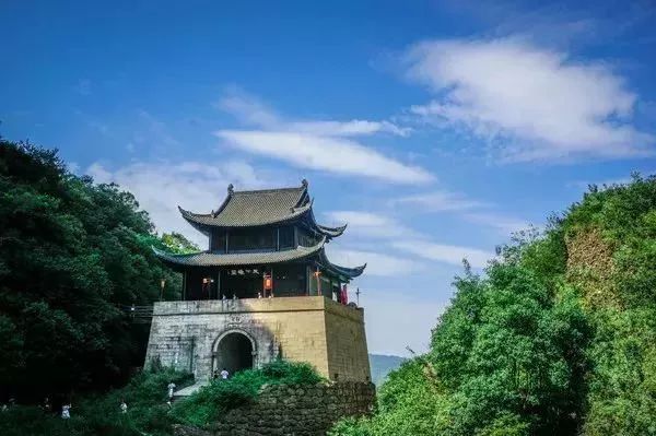 宝鸡到昆明的机票多少钱,宝鸡到昆明火车硬卧多少钱