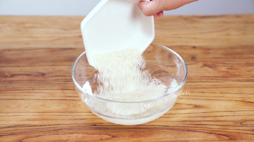 熬粥怎么粘稠水和米的比例,如何熬粥才能把粥熬得粘稠