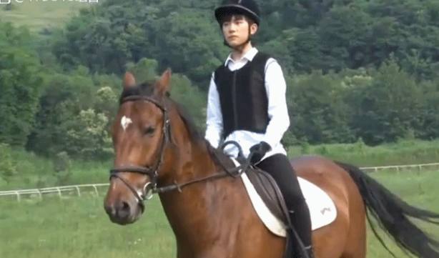 易烊千玺全能,易烊千玺一个动作涨粉