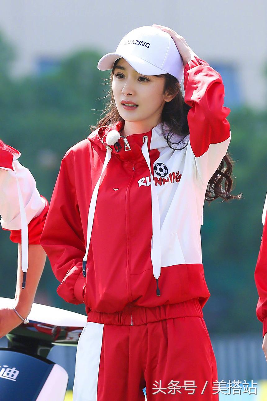 活力十足关晓彤化身足球宝贝,关晓彤化身足球宝贝助力世界杯