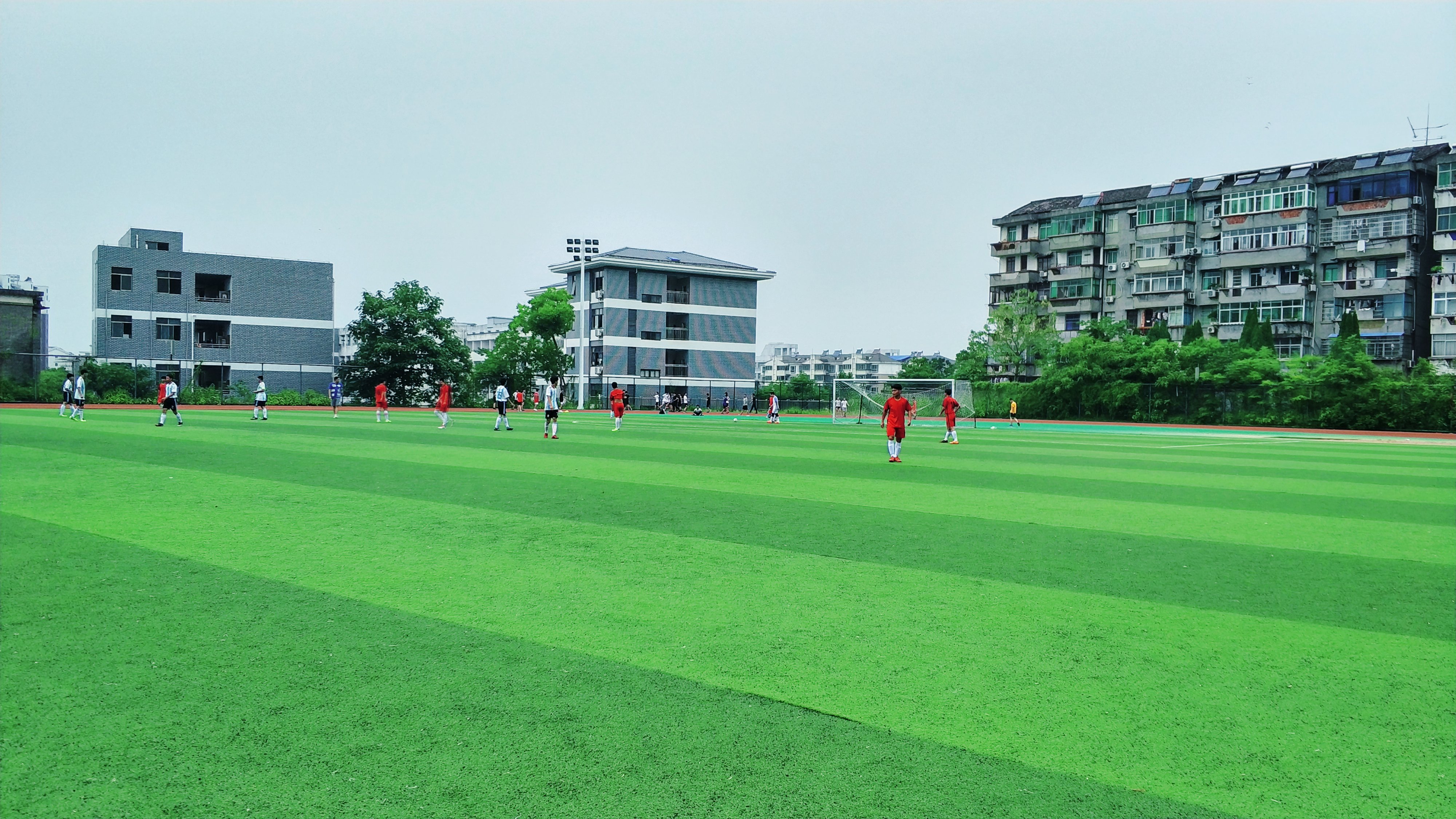 马上就要高考了，去抚州市第一中学看他们踢一场校际足球赛