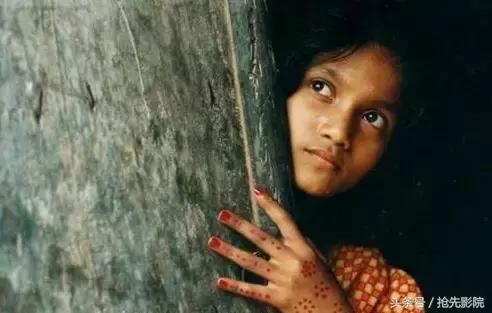 这部盯着下半身拍的电影,不服不行