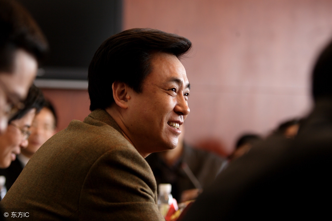 许家印的励志人生第一桶金,许家印从企业家到慈善家视频