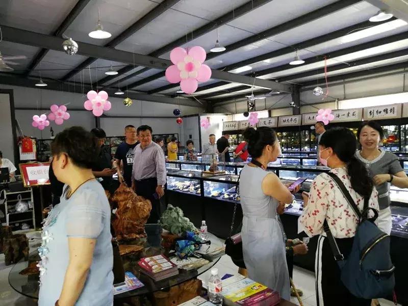 延吉市有卖根雕茶台,吉林省延吉市木雕茶台