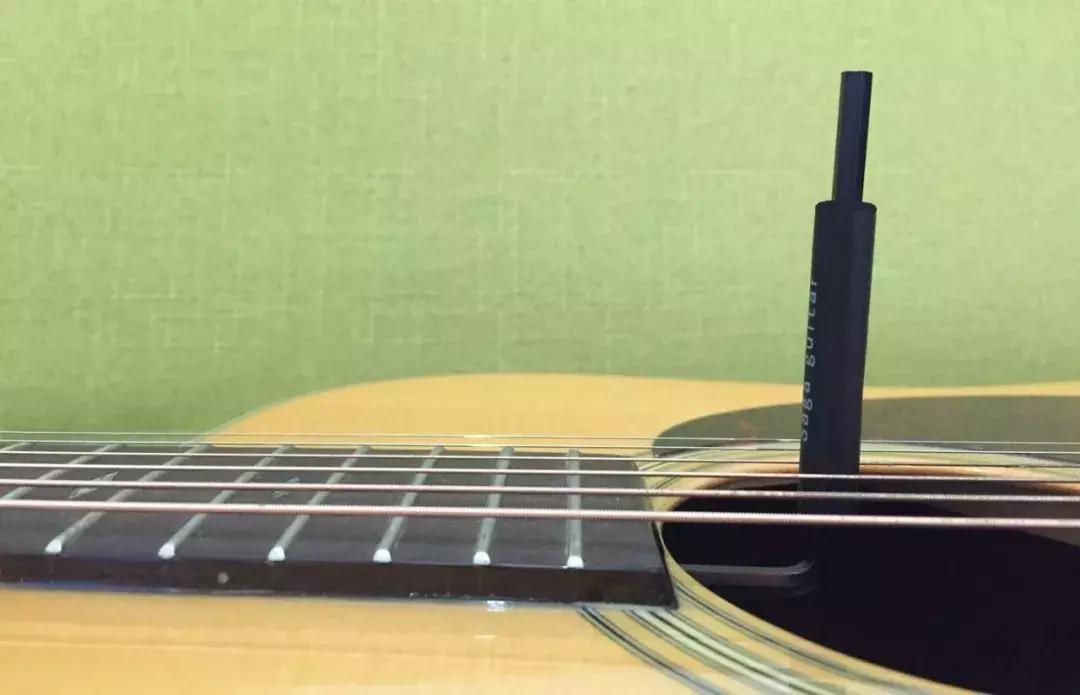 吉他的每根弦距的高度一样吗,38寸和41寸吉他弦距一样吗