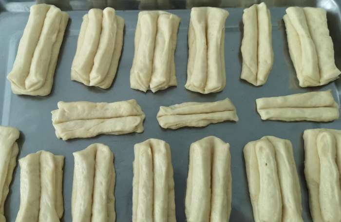 1碗面粉1个鸡蛋教你制作空心油条,1碗面粉2个鸡蛋教你做香甜酥脆