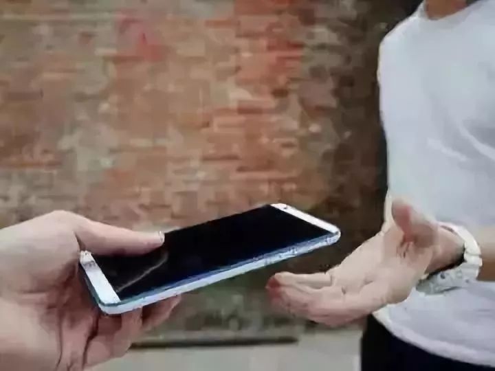 违章王2年累计违章扣124分,违章王被交警扣了