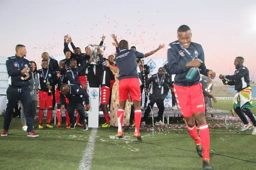 共用护腿板背后：纳米比亚顶级联赛球员月薪甚至只有400人民币