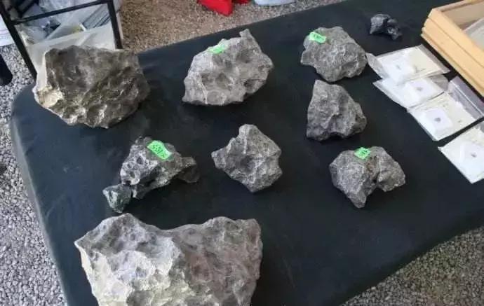 浙江坠落陨石多少钱一克,云南陨石坠落最贵一块卖多少钱