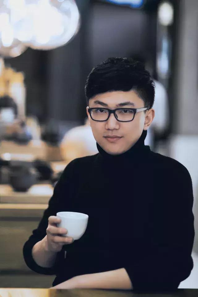 他放弃令人艳羡的工作，用摄影支持旅行梦想