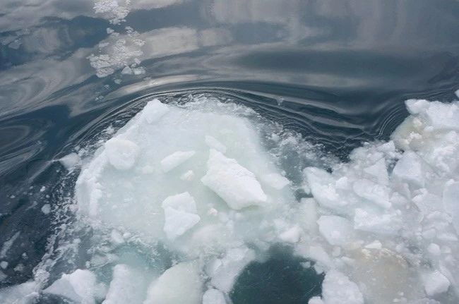 北海道網走的青蓝色啤酒，喝上一口，宛如遨游再浩瀚的鄂霍次克海