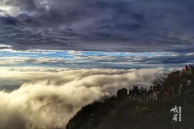 带着女生去峨眉山,带着女友穷游
