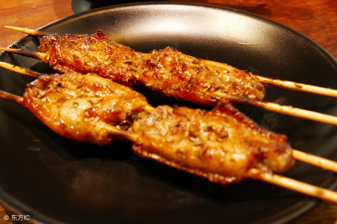 吃饺子不蘸酱油进监狱是真的吗,吃饺子不蘸酱油是哪个地方的事