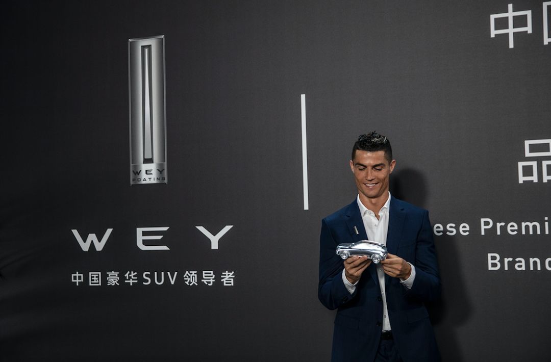 签下c罗,c罗和wey打球