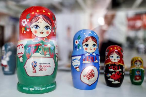 水晶天鹅绒足球了解一下！俄为世界杯准备的怪异商品