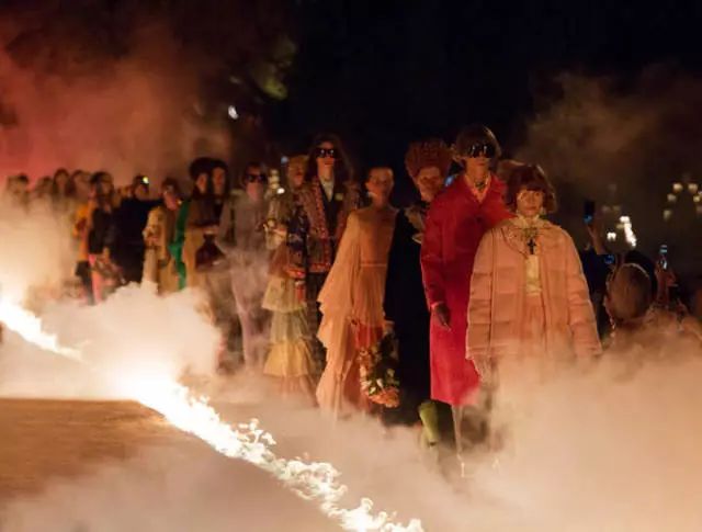 gucci墓地走秀音乐,gucci好莱坞时装秀