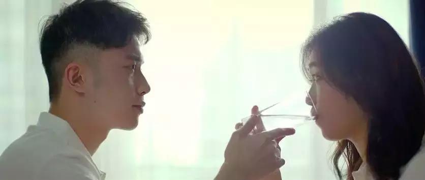 起了个流行歌的名字,却优秀到8集带你走过爱的春夏秋冬