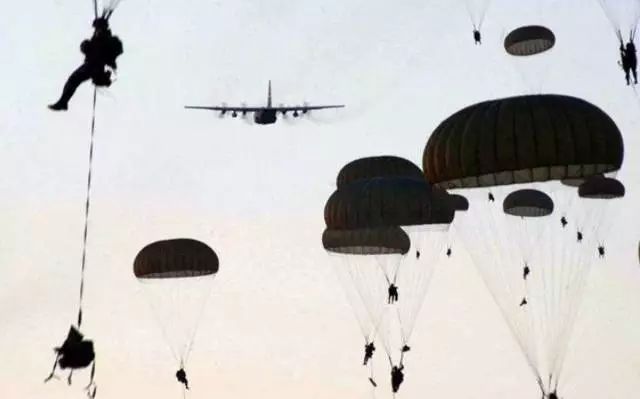 德国空降兵突袭,德军袭击苏联空降伞兵