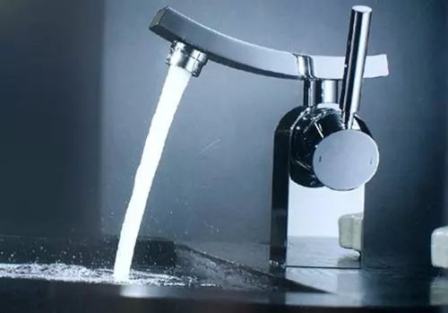 房子没人住却产生水费——检查后发现竟是空气惹的祸