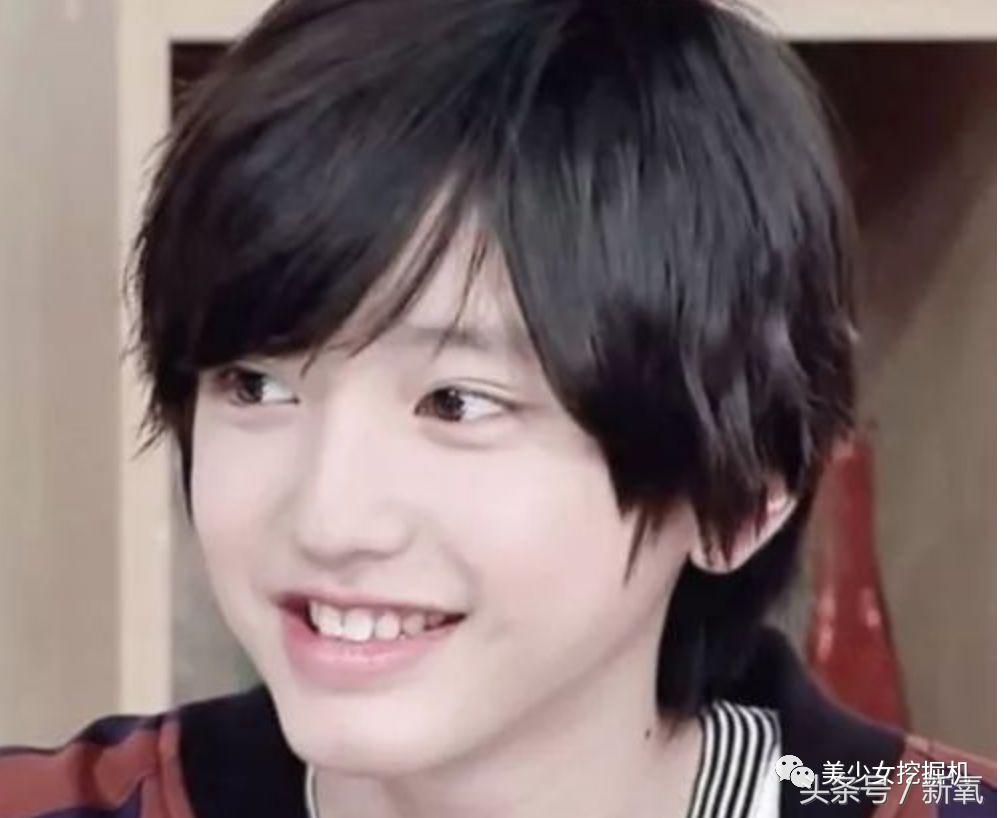 鼻子里放倒三角假体的超模就是牛头梗本梗啊!