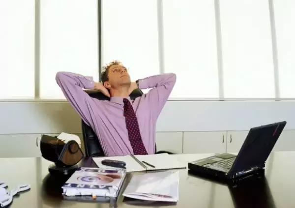 女性碰到职场“*规则潜**”，该如何应对？