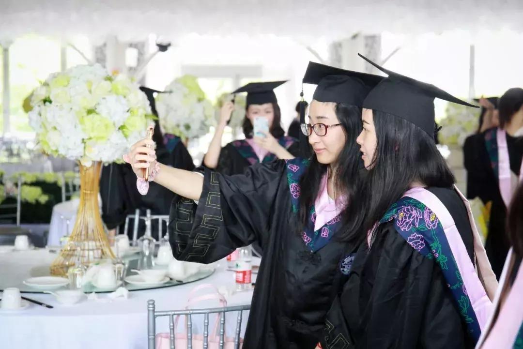 华科毕业生去武大拍毕业照,在武大拍的毕业季宣传片