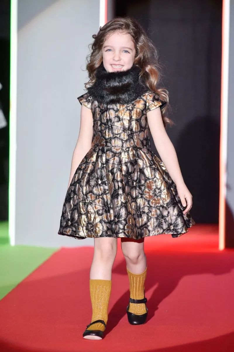 大牌女童装6-12岁潮款高级感,洋气时髦女童装1-4岁