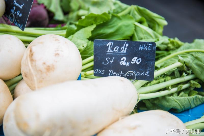 中国游客在德国买水果，12.8欧元1公斤的樱桃直呼真不贵