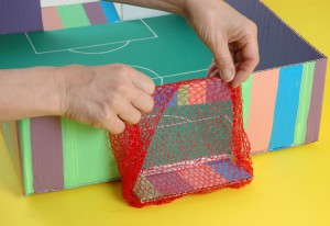 用纸板做足球游戏机,自制迷你足球卡牌桌游