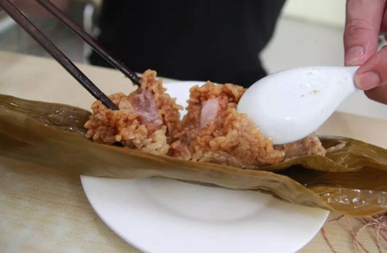 包粽子简单六步例文,手把手教你简单的粽子包法