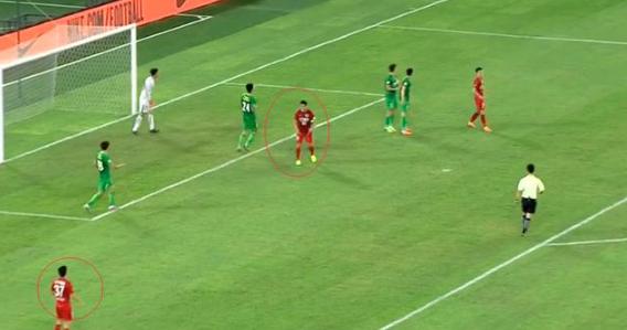 23岁本土国脚再现世界级过人,28岁当红国足再现一世界级停球