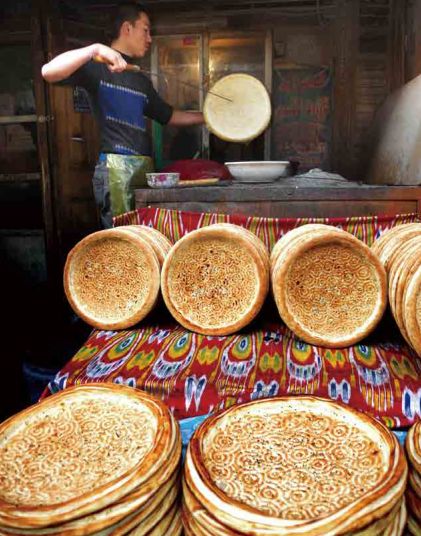 *疆新**人文地理丨一个馕的两极——于固守传统与疯狂创新之间穿梭