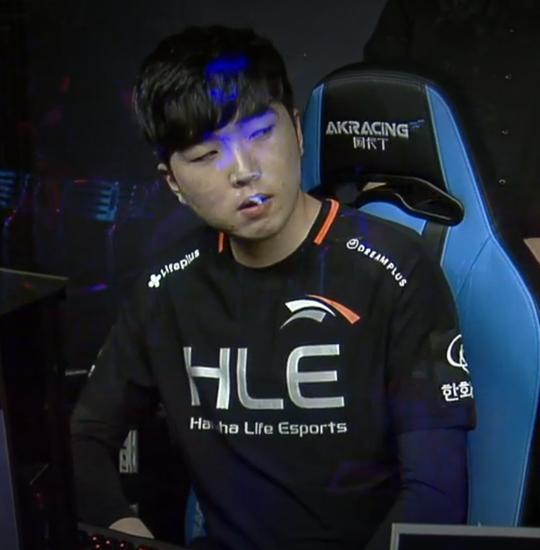 LCK韩国网友吐槽夏季赛揭幕战：ADC残废版本？Uzi成为失业人员！