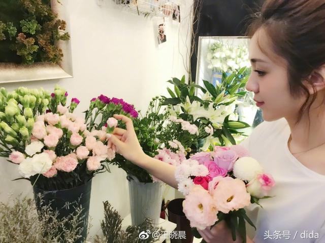 亲肿张嘉译的嘴，累坏老戏骨的腰，这女明星红的绝对有道理！