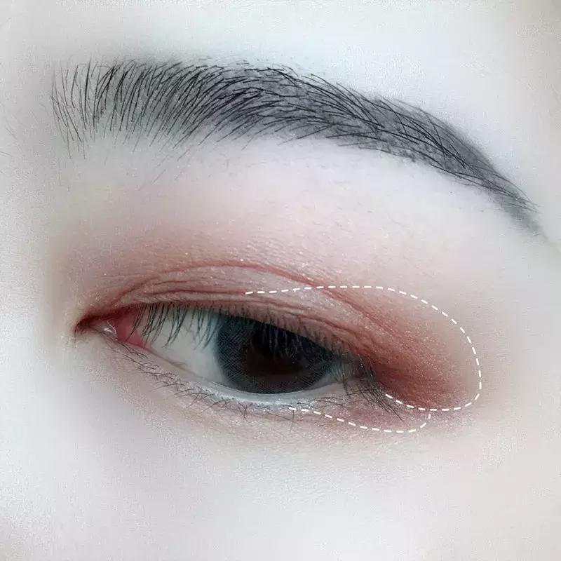 只需10步一个完美眼妆出炉,可爱又有气场的眼妆教程