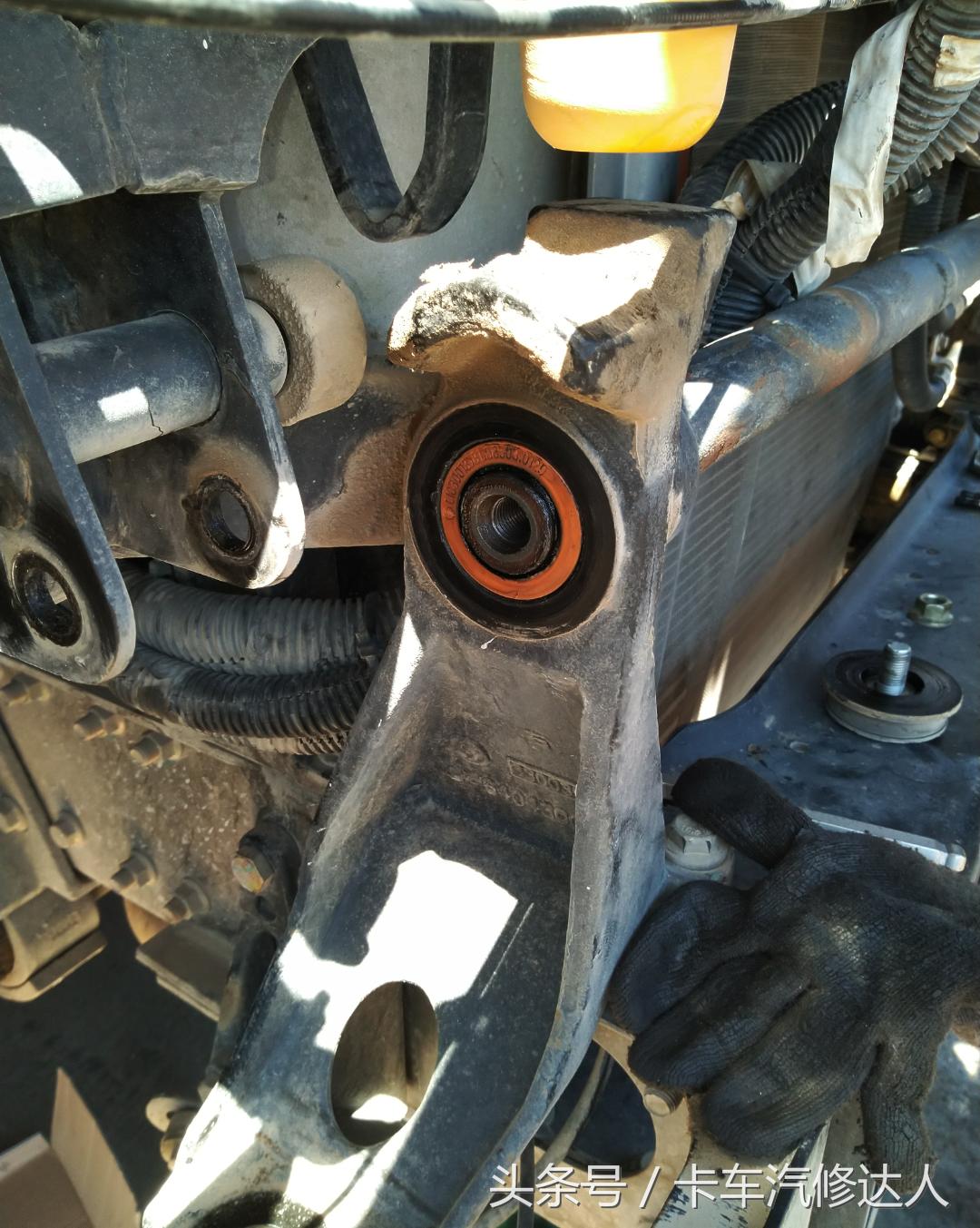 驾驶室异响一直找不到原因怎么办,半挂车驾驶室下方异响