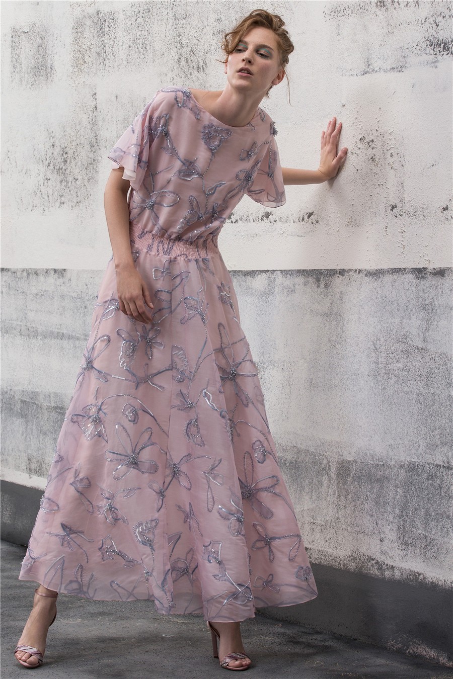 giorgioarmani女装风格,意大利奢侈品牌giorgioarmani