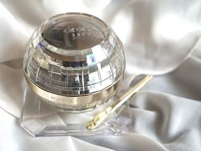 范冰冰豪华化妆台,范冰冰的化妆柜里有什么