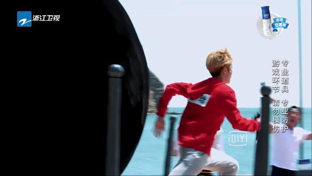 鹿晗奔跑说唱,鹿晗2018年踢球