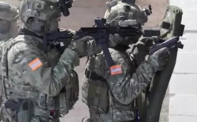 俄罗斯足球流氓打架斗殴,俄罗斯足球流氓暴揍英格兰